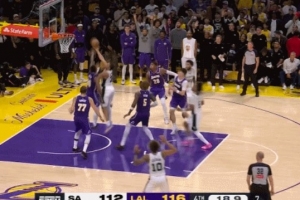 还在追分！凯尔登-约翰逊突破长臂上篮追到2分